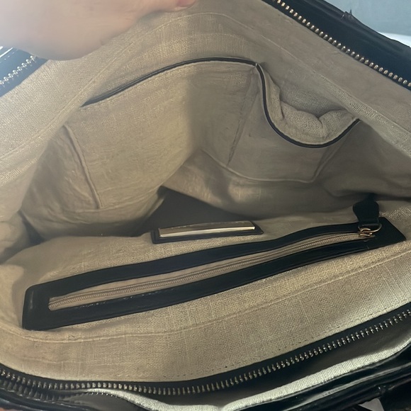 Sondra Roberta Tote Bag. Black patent mesh pattern over beige linen. - Picture 4 of 7